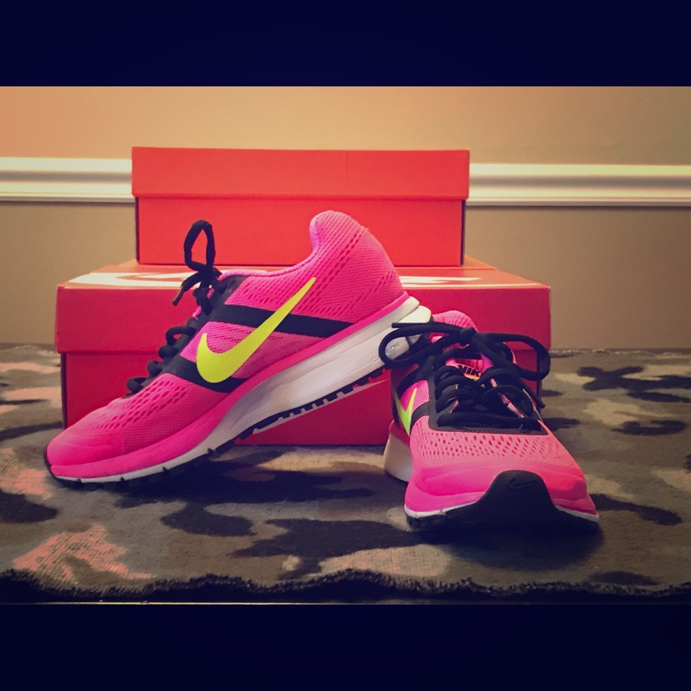 Women’s NIKE Pegasus 30